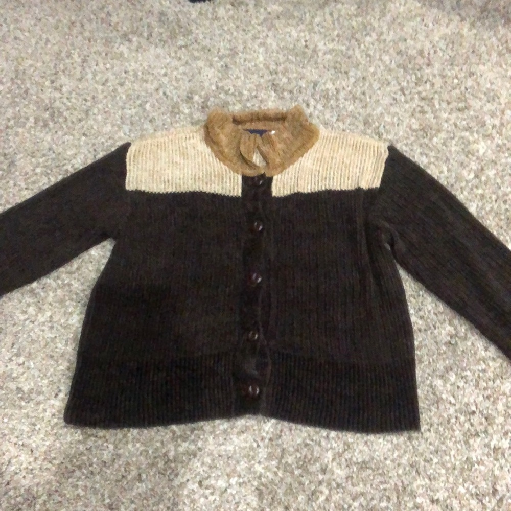 Cute button up sweater!!